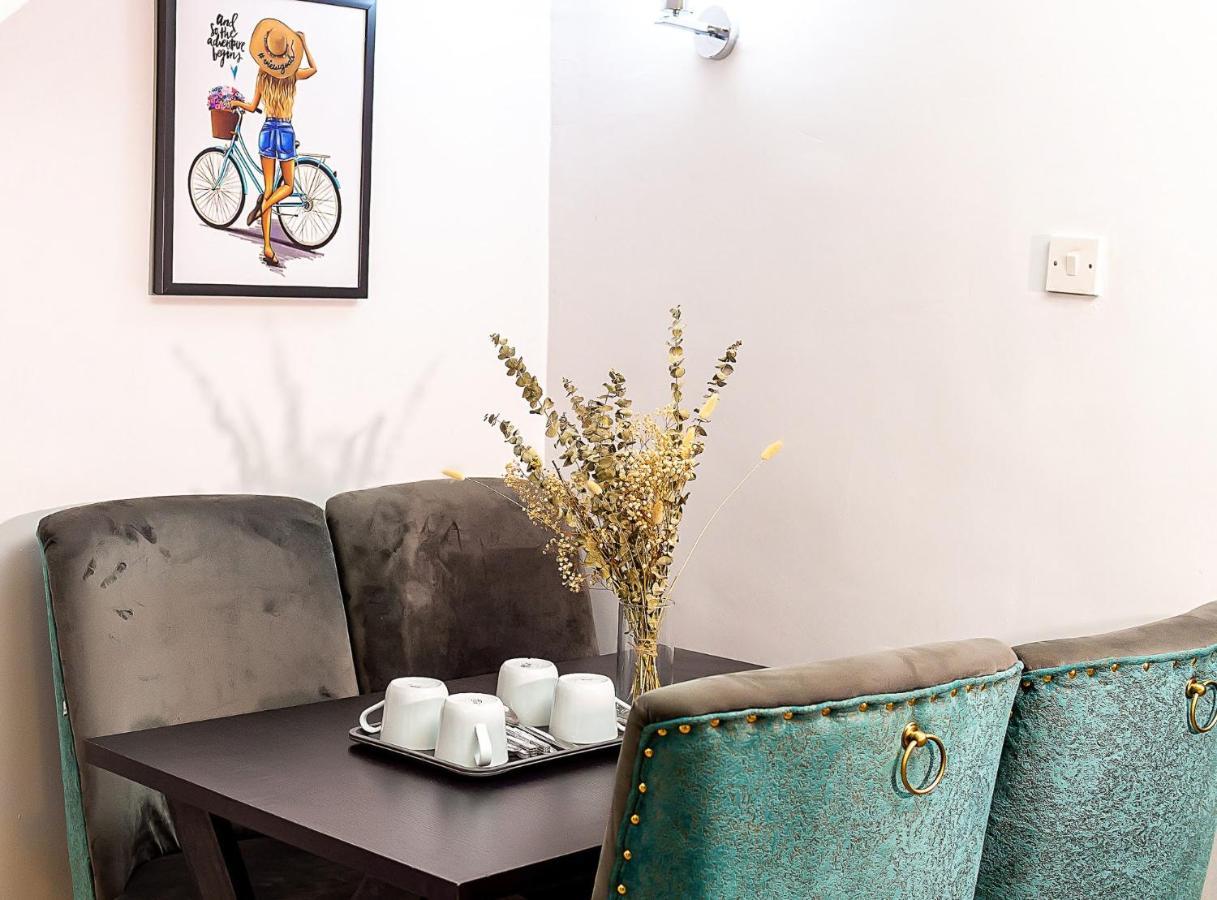 Palm Heights Apartments - Omole Phase 1, إيكجا المظهر الخارجي الصورة
