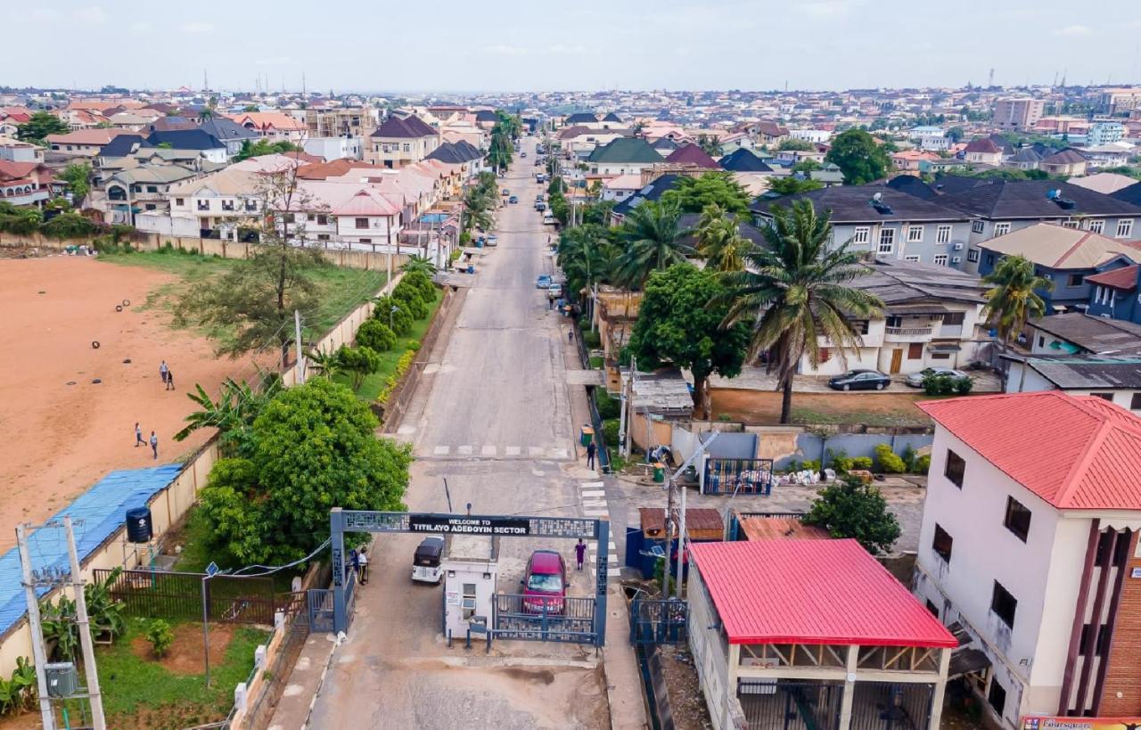 Palm Heights Apartments - Omole Phase 1, إيكجا المظهر الخارجي الصورة