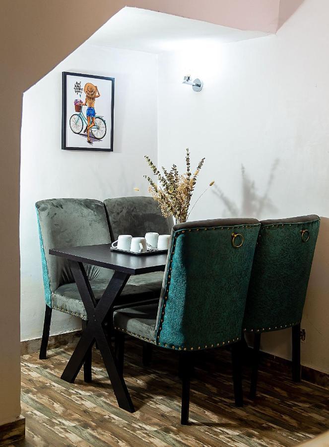 Palm Heights Apartments - Omole Phase 1, إيكجا المظهر الخارجي الصورة