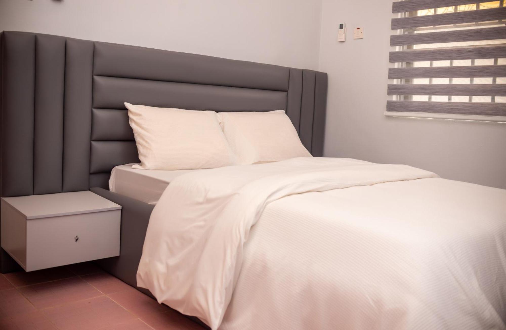 Palm Heights Apartments - Omole Phase 1, إيكجا المظهر الخارجي الصورة